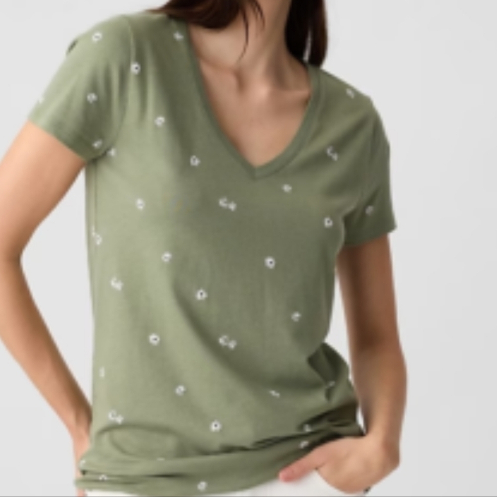 GAP Women's Green V-Neck Tee